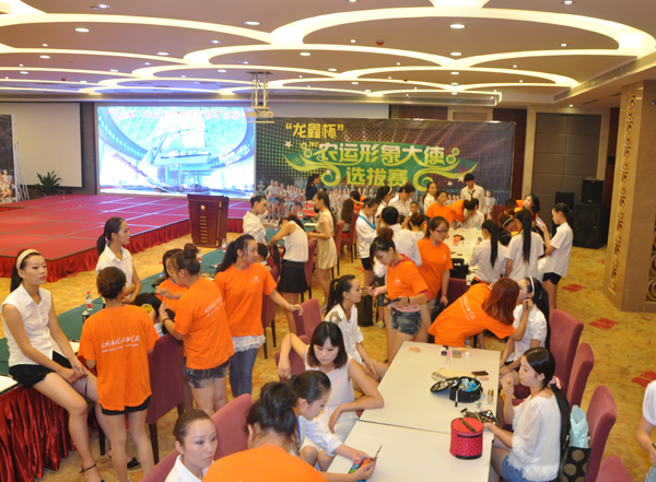 化妆班部分精英学员为2012农运形象大使选拔赛选手化妆造型